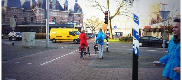 ChristenUnie Arnhem deelt bandenplaksetjes uit